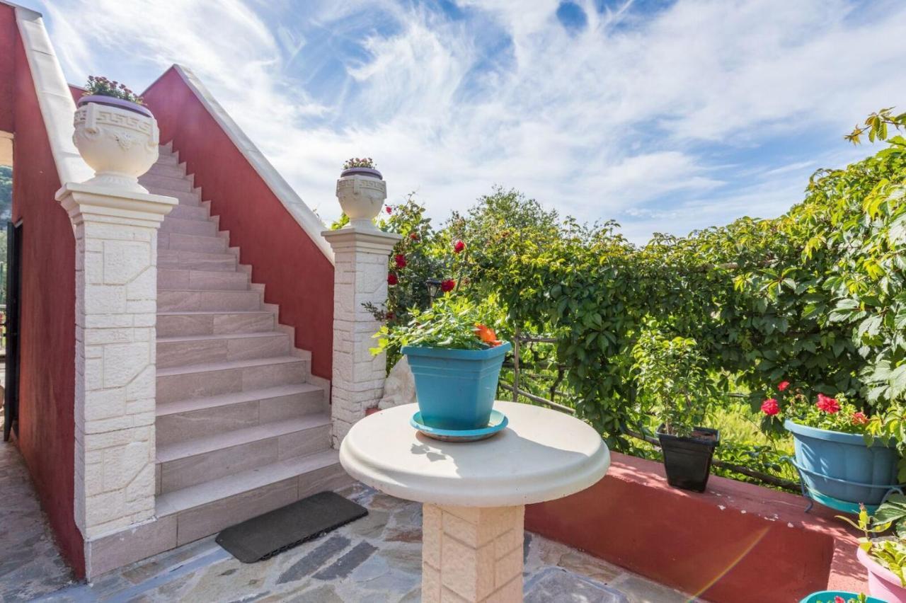 Malotu Resort Sinarades ภายนอก รูปภาพ